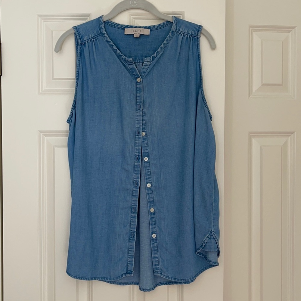 Loft size medium chambray sleeveless top EUC!